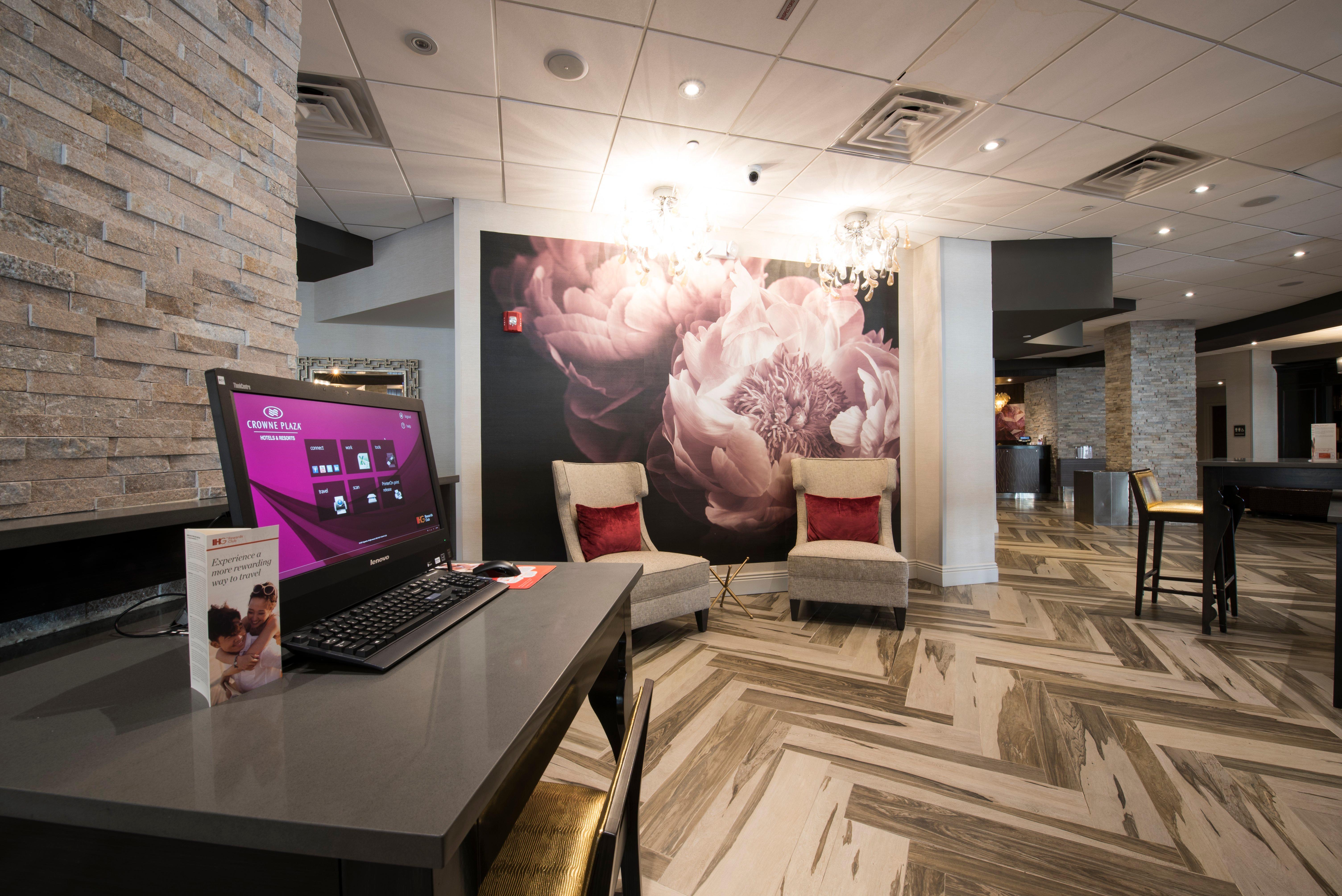 Crowne Plaza By Ihg